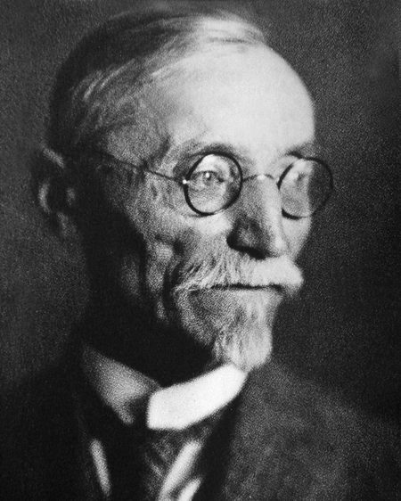 Academician Uroš Predić.